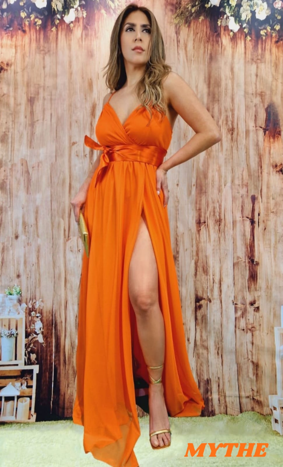 Vestido naranja - MYTHE - Novias Victoria