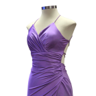 detalle escote cruzado vestido lila